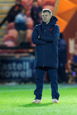 261225 - Scarlets v Ospreys - United Rugby Championship - Scarlets head coach Dwayne Peel during the warm up