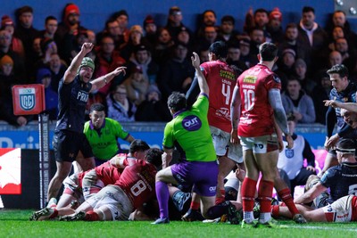 261225 - Scarlets v Ospreys - United Rugby Championship - Referee Ben Whitehouse awards a try scored by Dewi Lake of Ospreys