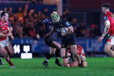 261225 - Scarlets v Ospreys - United Rugby Championship - Harri Deaves of Ospreys on the attack
