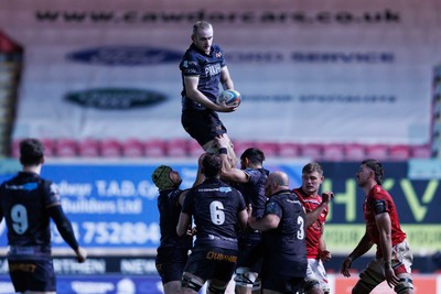 261225 - Scarlets v Ospreys - United Rugby Championship - Huw Sutton of Ospreys wins a lineout