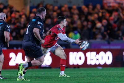 261225 - Scarlets v Ospreys - United Rugby Championship - Joe Hawkins of Scarlets passes the ball