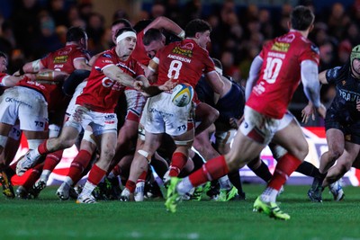 261225 - Scarlets v Ospreys - United Rugby Championship - Gareth Davies of Scarlets passes the ball