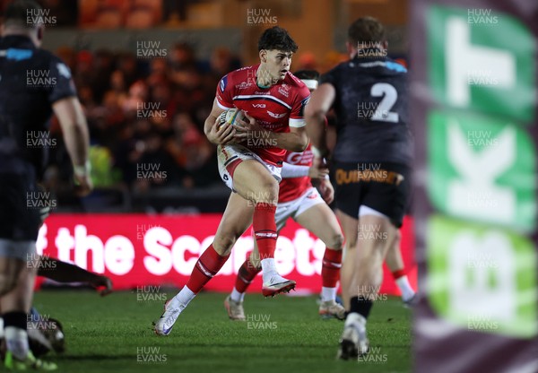 261225 - Scarlets v Ospreys - United Rugby Championship - Eddie James of Scarlets 
