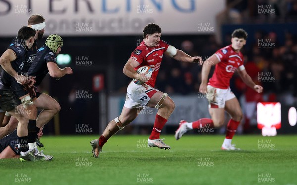 261225 - Scarlets v Ospreys - United Rugby Championship - Fletcher Anderson of Scarlets makes a break