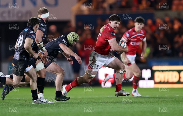 261225 - Scarlets v Ospreys - United Rugby Championship - Fletcher Anderson of Scarlets makes a break