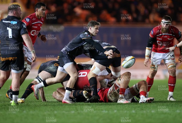 261225 - Scarlets v Ospreys - United Rugby Championship - Kieran Hardy of Ospreys 