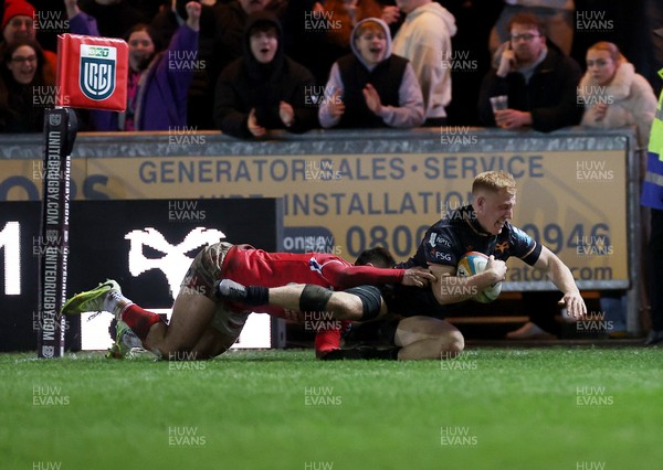 261225 - Scarlets v Ospreys - United Rugby Championship - Iestyn Hopkins of Ospreys scores a try