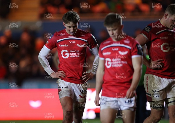 261225 - Scarlets v Ospreys - United Rugby Championship - Dejected Ellis Mee of Scarlets 