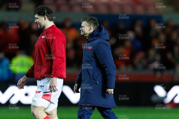 261225 - Scarlets v Ospreys - United Rugby Championship - Scarlets head coach Dwayne Peel during the warm up