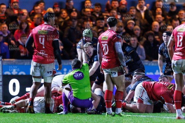 261225 - Scarlets v Ospreys - United Rugby Championship - Referee Ben Whitehouse awards a try scored by Dewi Lake of Ospreys