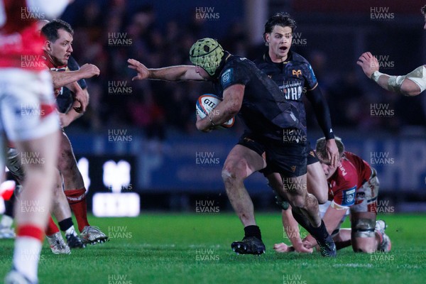 261225 - Scarlets v Ospreys - United Rugby Championship - Harri Deaves of Ospreys on the attack