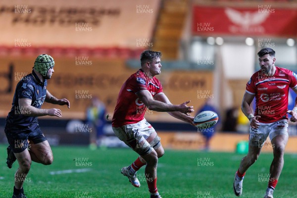 261225 - Scarlets v Ospreys - United Rugby Championship - Taine Plumtree of Scarlets passes the ball