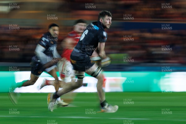 261225 - Scarlets v Ospreys - United Rugby Championship - James Ratti of Ospreys