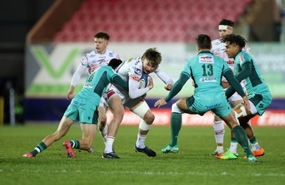 100126 - Scarlets v Section Paloise - Investec Champions Cup - Ellis Mee of Scarlets is tackled by Axel Desperes of Pau 