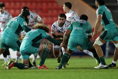 100126 - Scarlets v Section Paloise - Investec Champions Cup - Kemsley Mathias of Scarlets is tackled by Thomas Jolmes of Pau 