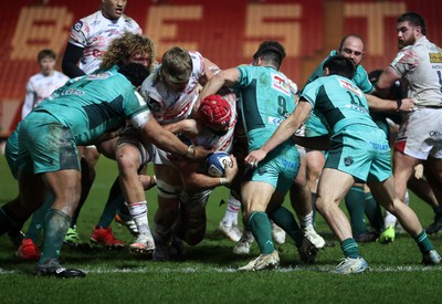 100126 - Scarlets v Section Paloise - Investec Champions Cup - Josh Macleod of Scarlets goes over the line to score a try