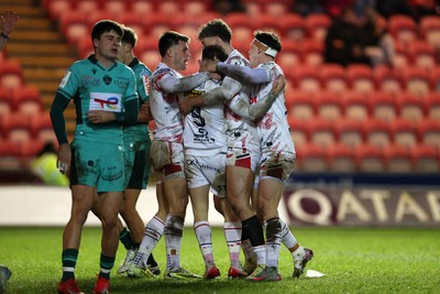 100126 - Scarlets v Section Paloise - Investec Champions Cup - Archie Hughes of Scarlets celebrates scoring a try with team mates