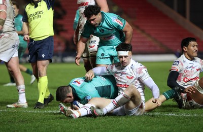 100126 - Scarlets v Section Paloise - Investec Champions Cup - Remi Seneca of Pau scores a try