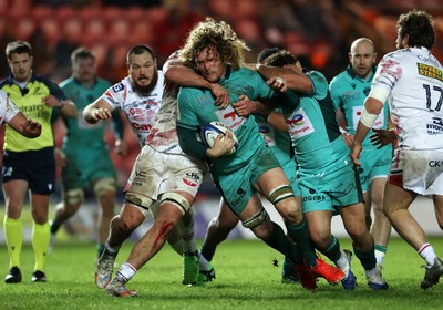 100126 - Scarlets v Section Paloise - Investec Champions Cup - Thomas Jolmes of Pau is tackled by Taine Plumtree of Scarlets 
