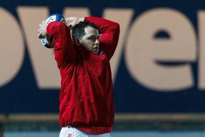 100126 - Scarlets v Section Paloise - Investec Champions Cup - Ryan Elias of Scarlets during the warm up
