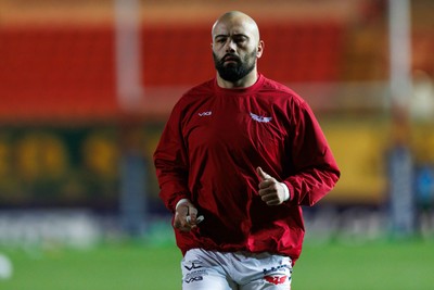 100126 - Scarlets v Section Paloise - Investec Champions Cup - Josh Macleod of Scarlets during the warm up