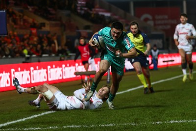 100126 - Scarlets v Section Paloise - Investec Champions Cup - Toshi Butlin of Pau goes over for his first try