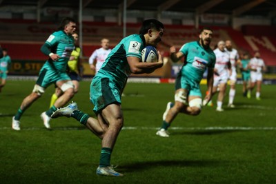 100126 - Scarlets v Section Paloise - Investec Champions Cup - Toshi Butlin of Pau goes over for his first try