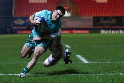 100126 - Scarlets v Section Paloise - Investec Champions Cup - Toshi Butlin of Pau goes over for his second try