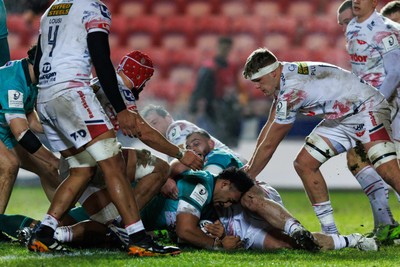100126 - Scarlets v Section Paloise - Investec Champions Cup - Carwyn Tuipulotu of Pau goes over for a try