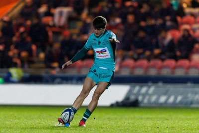 100126 - Scarlets v Section Paloise - Investec Champions Cup - Axel Desperes of Pau kicks a conversion