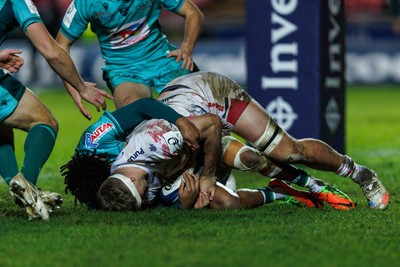 100126 - Scarlets v Section Paloise - Investec Champions Cup - Taine Plumtree of Scarlets is tackled by Theo Attissogbe of Pau on the way to scoring a try