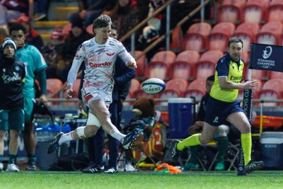 100126 - Scarlets v Section Paloise - Investec Champions Cup - Ellis Mee of Scarlets kicks the ball