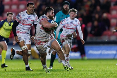 100126 - Scarlets v Section Paloise - Investec Champions Cup - Kemsley Mathias of Scarlets makes a break
