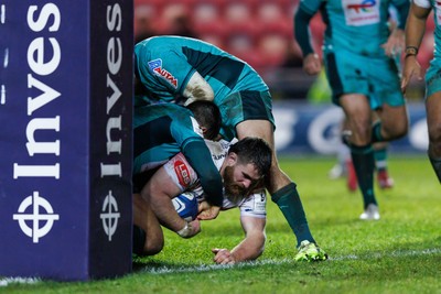 100126 - Scarlets v Section Paloise - Investec Champions Cup - Kemsley Mathias of Scarlets gets over for a try that was disallowed