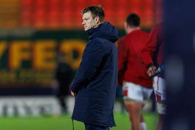 100126 - Scarlets v Section Paloise - Investec Champions Cup - Scarlets head coach Dwayne Peel during the warm up