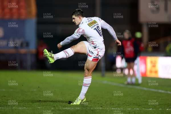 100126 - Scarlets v Section Paloise - Investec Champions Cup - Joe Hawkins of Scarlets kicks the conversion