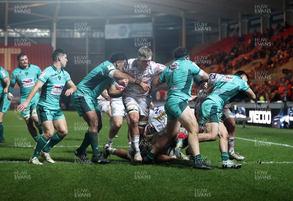 100126 - Scarlets v Section Paloise - Investec Champions Cup - Josh Macleod of Scarlets gets over the line to score a try