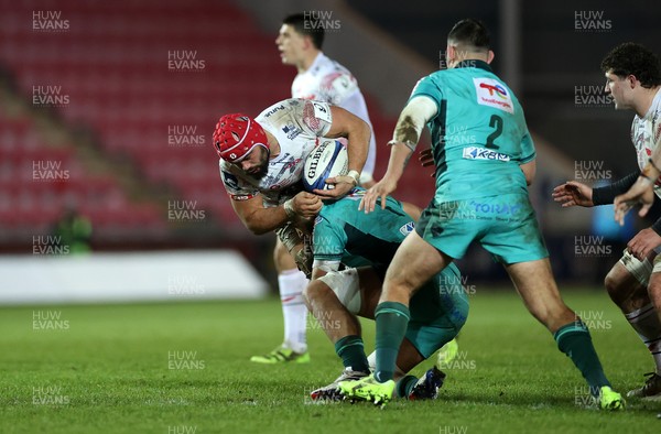 100126 - Scarlets v Section Paloise - Investec Champions Cup - Josh Macleod of Scarlets is tackled by Carwyn Tuipulotu of Pau 