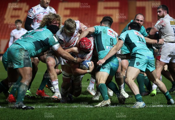 100126 - Scarlets v Section Paloise - Investec Champions Cup - Josh Macleod of Scarlets goes over the line to score a try