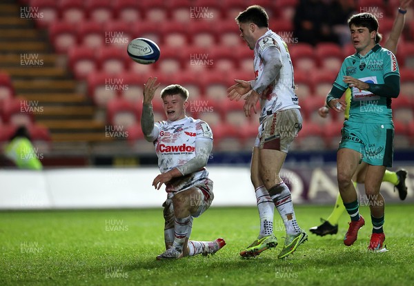 100126 - Scarlets v Section Paloise - Investec Champions Cup - Archie Hughes of Scarlets celebrates scoring a try with team mates