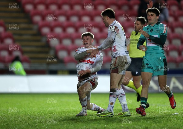 100126 - Scarlets v Section Paloise - Investec Champions Cup - Archie Hughes of Scarlets celebrates scoring a try with team mates