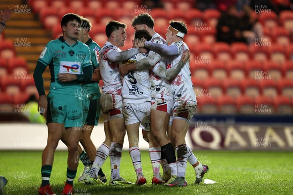 100126 - Scarlets v Section Paloise - Investec Champions Cup - Archie Hughes of Scarlets celebrates scoring a try with team mates