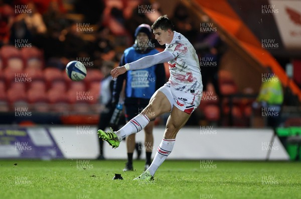 100126 - Scarlets v Section Paloise - Investec Champions Cup - Joe Hawkins of Scarlets kicks the conversion