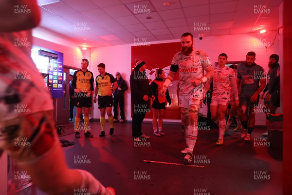 100126 - Scarlets v Section Paloise - Investec Champions Cup - Jake Ball of Scarlets 