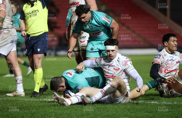100126 - Scarlets v Section Paloise - Investec Champions Cup - Remi Seneca of Pau scores a try