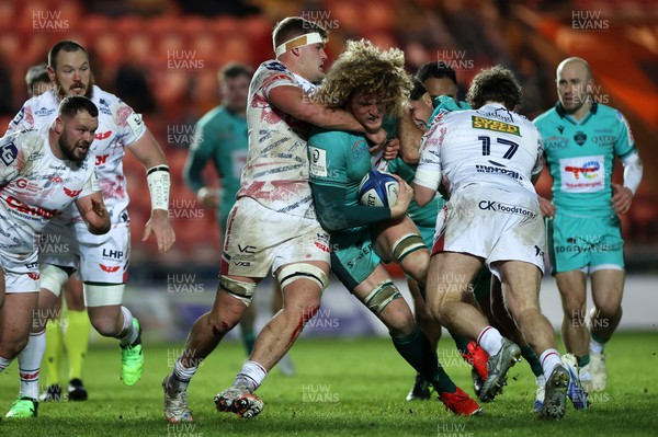100126 - Scarlets v Section Paloise - Investec Champions Cup - Thomas Jolmes of Pau is tackled by Taine Plumtree of Scarlets 