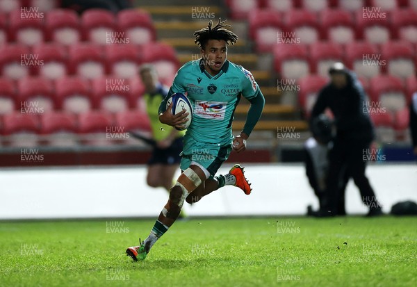 100126 - Scarlets v Section Paloise - Investec Champions Cup - Theo Attissogbe of Pau scores a try