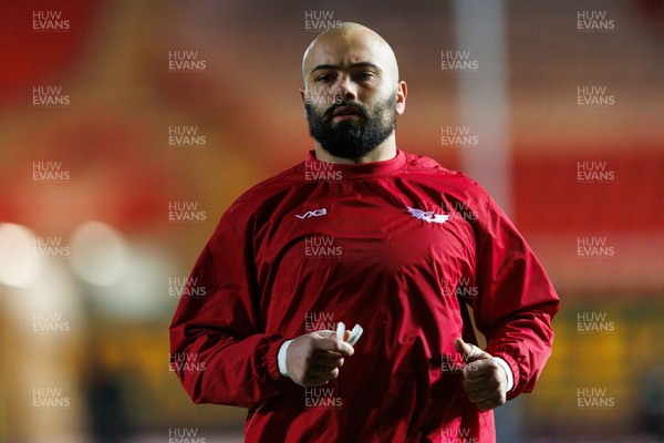100126 - Scarlets v Section Paloise - Investec Champions Cup - Josh Macleod of Scarlets during the warm up