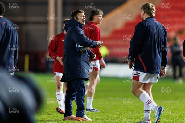 100126 - Scarlets v Section Paloise - Investec Champions Cup - Scarlets head coach Dwayne Peel during the warm up