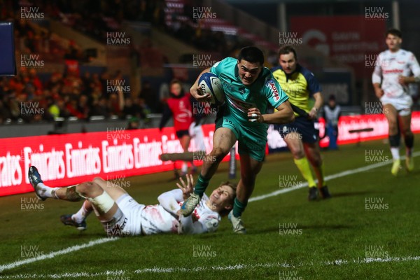 100126 - Scarlets v Section Paloise - Investec Champions Cup - Toshi Butlin of Pau goes over for his first try